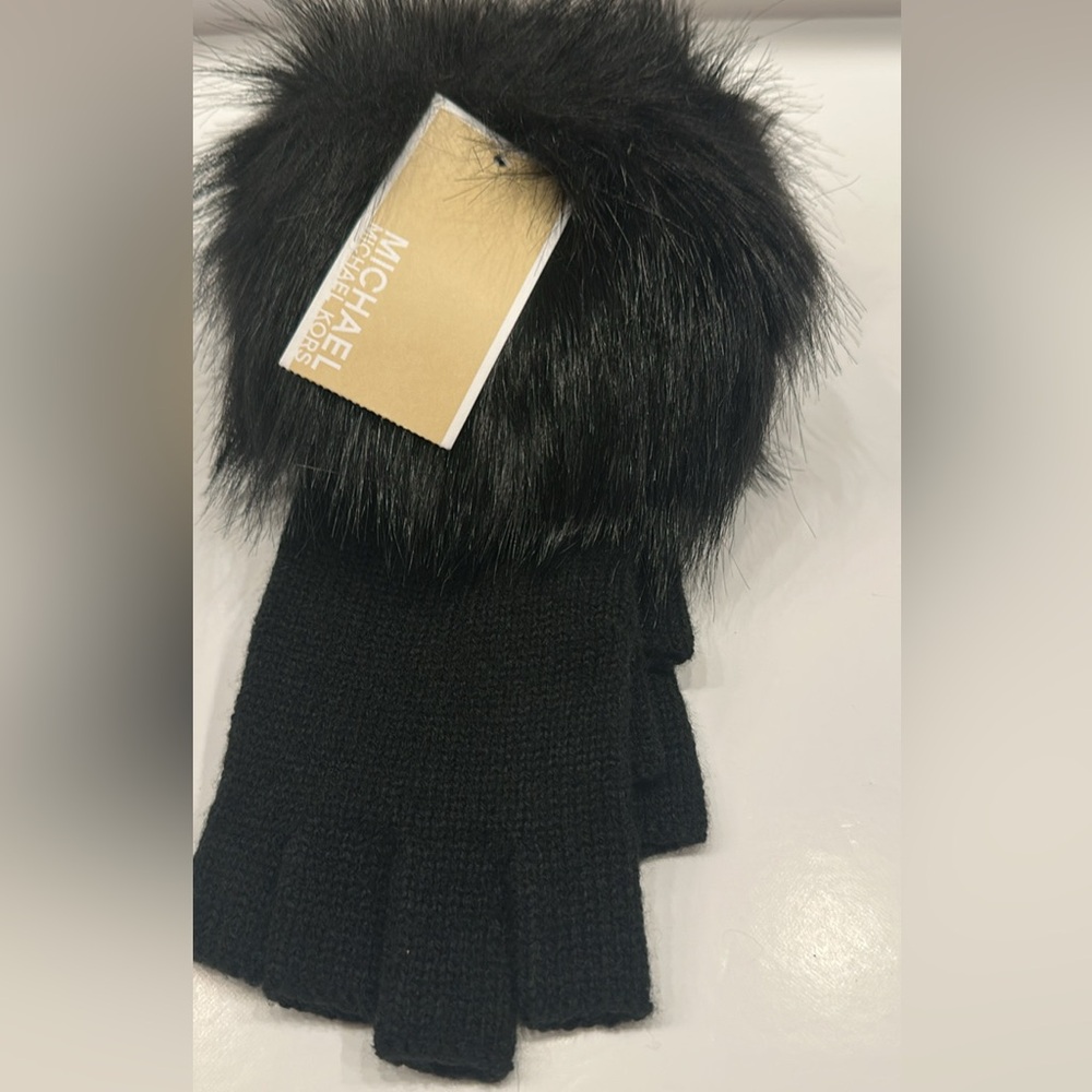 MICHAEL Michael Kors Black Elegant Gloves